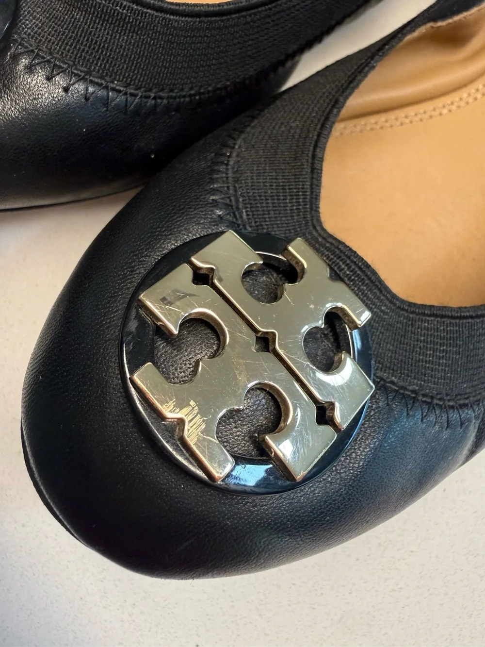 TORY BURCH Black Claire Elastic Ballet Flat with Gold Logo - Size 6.5